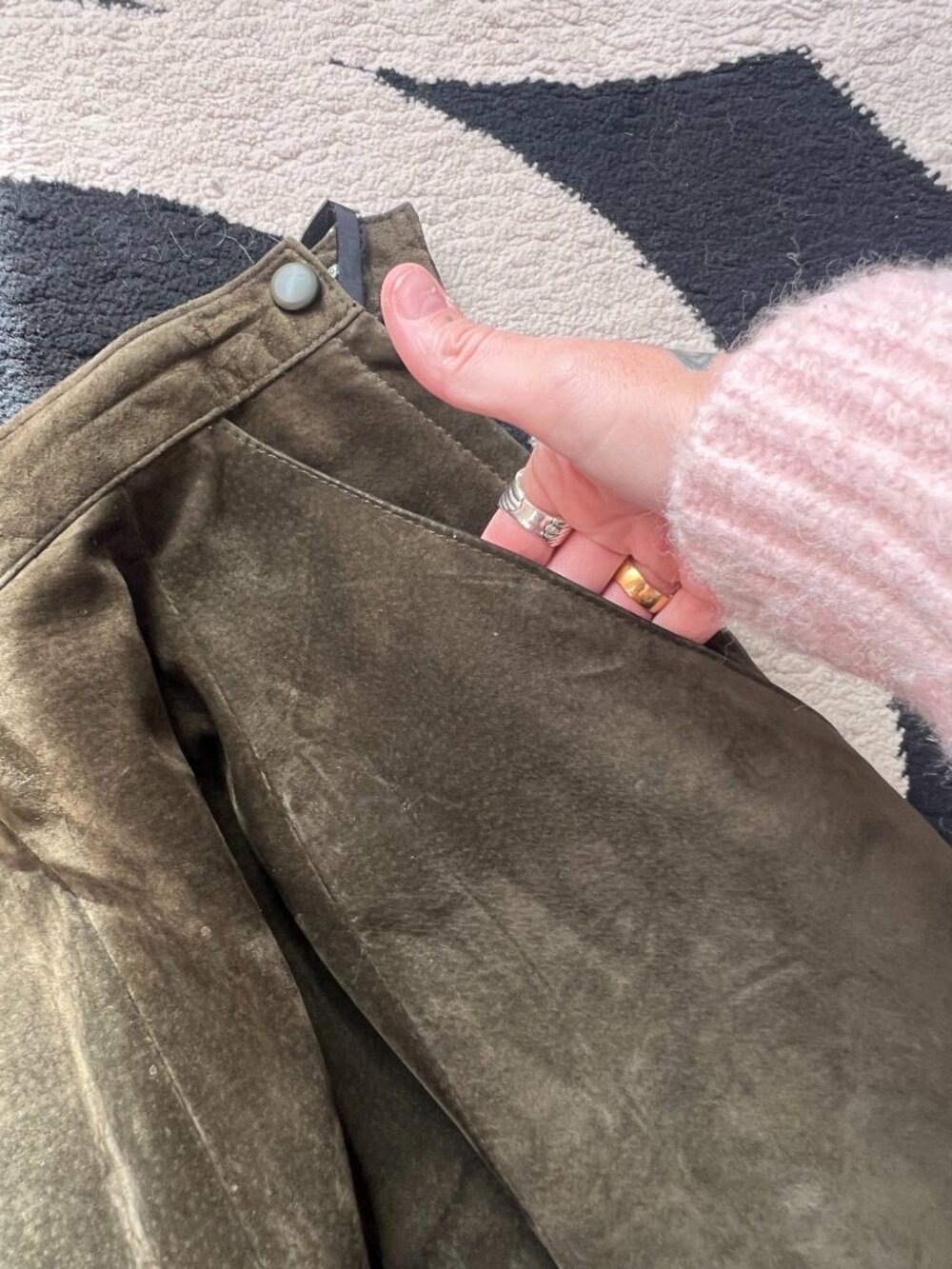 Danier Olive Green Suede Skirt - Picture 4 of 9
